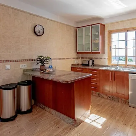 Vakantiehuis Anastasia Ii With Heated Pool Puerto de Santiago (Tenerife)