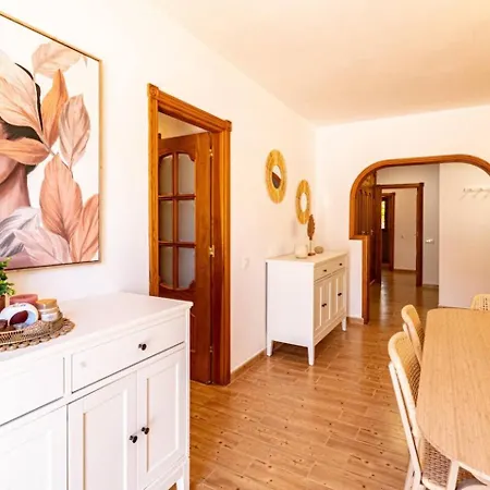 Anastasia Ii With Heated Pool Vakantiehuis