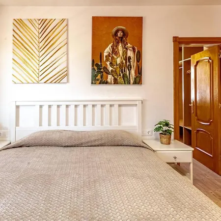 Anastasia Ii With Heated Pool Vakantiehuis