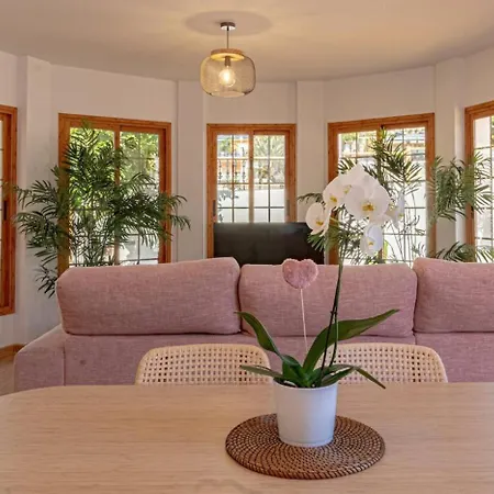 Anastasia Ii With Heated Pool Vakantiehuis